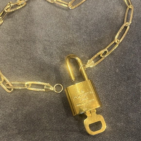 🔐 Louis Vuitton Lock and Key Paperclip Necklace - Picture 6 of 7